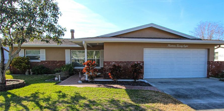 House in Dunedin, Florida 3 bedrooms, 146.14 sq.m. № 1615594