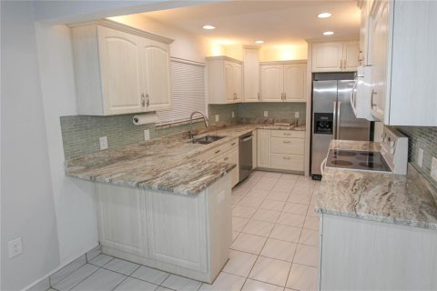 House in Dunedin, Florida 3 bedrooms, 146.14 sq.m. № 1615594 - photo 8