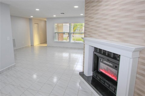 House in Dunedin, Florida 3 bedrooms, 146.14 sq.m. № 1615594 - photo 5