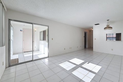 Condo in Dunedin, Florida, 1 bedroom  № 1886882 - photo 12