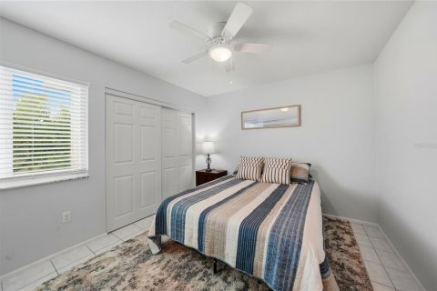 House in Port Charlotte, Florida 3 bedrooms, 86.68 sq.m. № 2202439 - photo 17