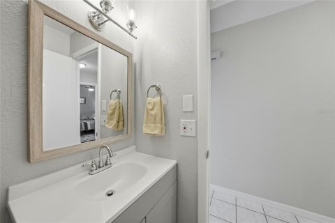 House in Port Charlotte, Florida 3 bedrooms, 86.68 sq.m. № 2202439 - photo 20
