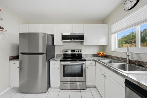 House in Port Charlotte, Florida 3 bedrooms, 86.68 sq.m. № 2202439 - photo 3