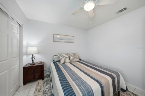 House in Port Charlotte, Florida 3 bedrooms, 86.68 sq.m. № 2202439 - photo 18