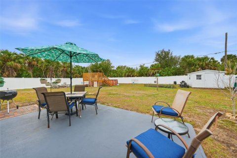 House in Port Charlotte, Florida 3 bedrooms, 86.68 sq.m. № 2202439 - photo 2