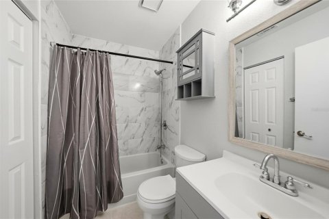 House in Port Charlotte, Florida 3 bedrooms, 86.68 sq.m. № 2202439 - photo 19
