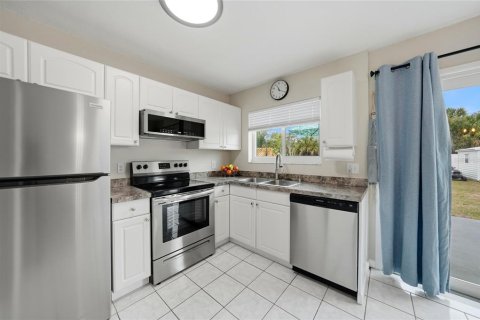 House in Port Charlotte, Florida 3 bedrooms, 86.68 sq.m. № 2202439 - photo 11