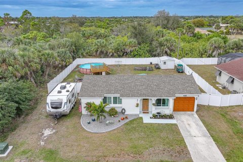 House in Port Charlotte, Florida 3 bedrooms, 86.68 sq.m. № 2202439