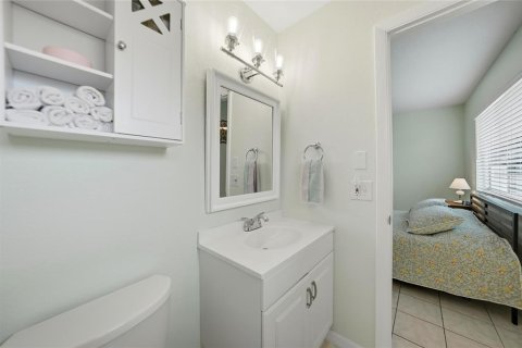 House in Port Charlotte, Florida 3 bedrooms, 86.68 sq.m. № 2202439 - photo 15