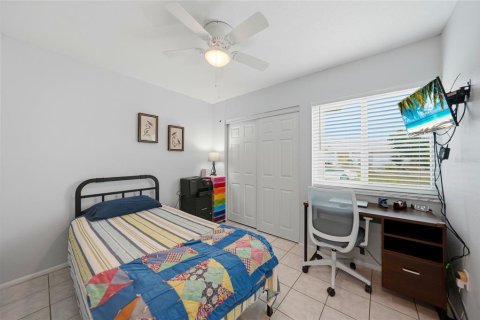 House in Port Charlotte, Florida 3 bedrooms, 86.68 sq.m. № 2202439 - photo 21