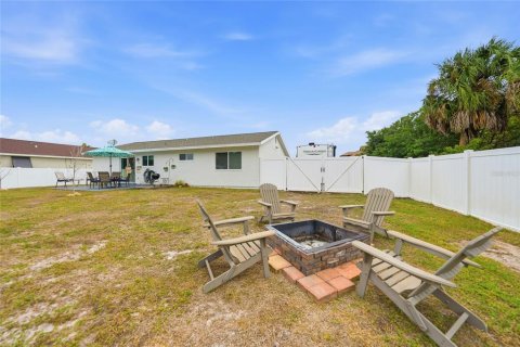 House in Port Charlotte, Florida 3 bedrooms, 86.68 sq.m. № 2202439 - photo 27