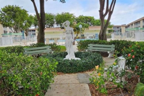 Copropriété à vendre à Palm Springs, Floride: 1 chambre, 59.64 m2 № 1081630 - photo 1