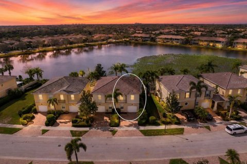 Townhouse in Sarasota, Florida 3 bedrooms, 155.33 sq.m. № 2145191 - photo 2
