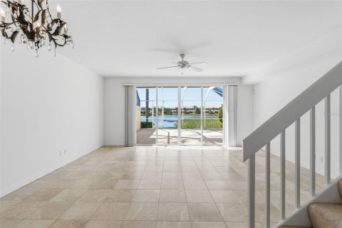 Townhouse in Sarasota, Florida 3 bedrooms, 155.33 sq.m. № 2145191 - photo 11