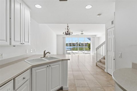 Townhouse in Sarasota, Florida 3 bedrooms, 155.33 sq.m. № 2145191 - photo 14