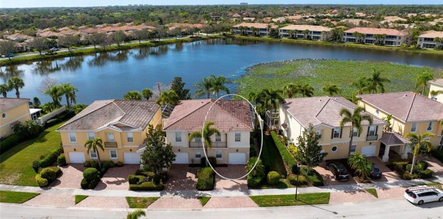 Townhouse in Sarasota, Florida 3 bedrooms, 155.33 sq.m. № 2145191