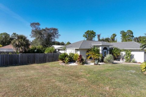 House in North Port, Florida 3 bedrooms, 124.12 sq.m. № 2113426 - photo 3