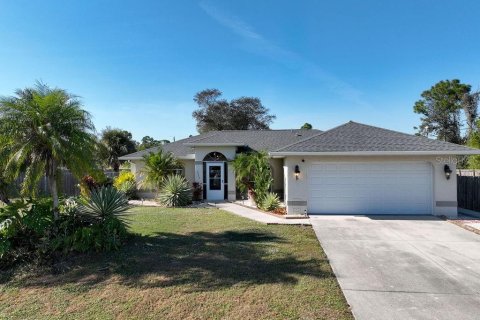 House in North Port, Florida 3 bedrooms, 124.12 sq.m. № 2113426 - photo 2