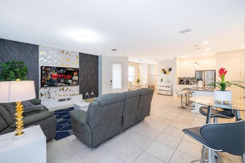 Townhouse in Davenport, Florida 3 bedrooms, 200.67 sq.m. № 2218589 - photo 6