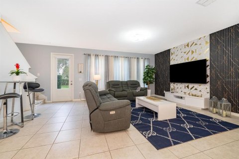 Townhouse in Davenport, Florida 3 bedrooms, 200.67 sq.m. № 2218589 - photo 7