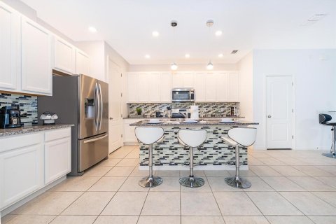 Townhouse in Davenport, Florida 3 bedrooms, 200.67 sq.m. № 2218589 - photo 5
