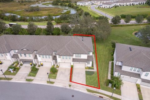 Townhouse in Davenport, Florida 3 bedrooms, 200.67 sq.m. № 2218589 - photo 4