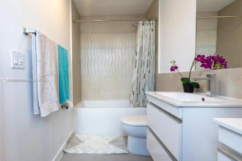 Copropriété à louer à Miami Beach, Floride: 2 chambres, 104.05 m2 № 1966852 - photo 11