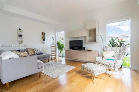 Copropriété à louer à Miami Beach, Floride: 2 chambres, 104.05 m2 № 1966852 - photo 2