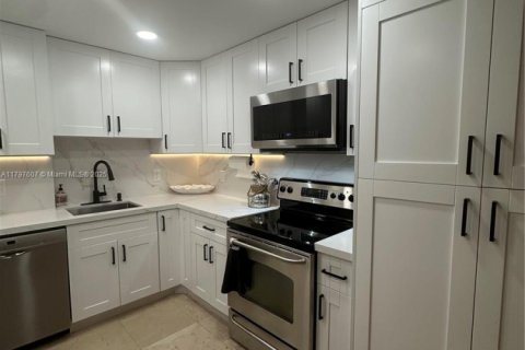 Copropriété à louer à Hollywood, Floride: 2 chambres № 1960371 - photo 9