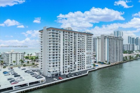 Copropriété à louer à Hollywood, Floride: 2 chambres № 1960371 - photo 2