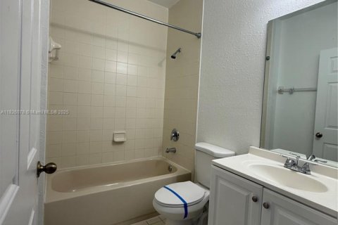 House in Homestead, Florida 3 bedrooms, 132.2 sq.m. № 1940254 - photo 2