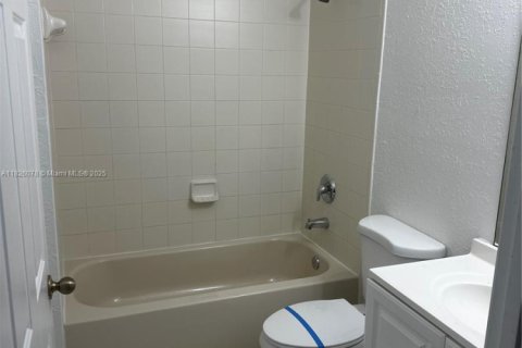 House in Homestead, Florida 3 bedrooms, 132.2 sq.m. № 1940254 - photo 11