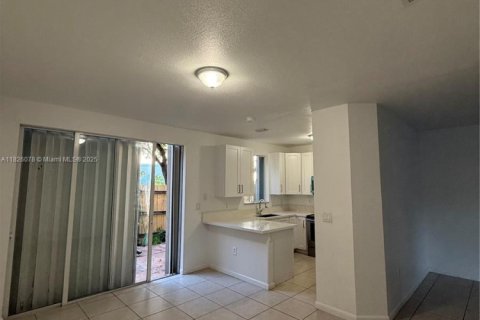 House in Homestead, Florida 3 bedrooms, 132.2 sq.m. № 1940254 - photo 7