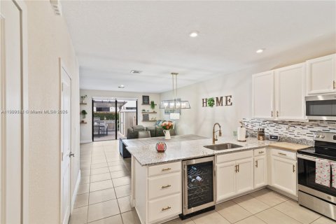 Townhouse in Homestead, Florida 3 bedrooms, 142.14 sq.m. № 1953805 - photo 6