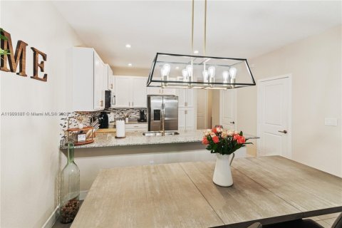 Townhouse in Homestead, Florida 3 bedrooms, 142.14 sq.m. № 1953805 - photo 15