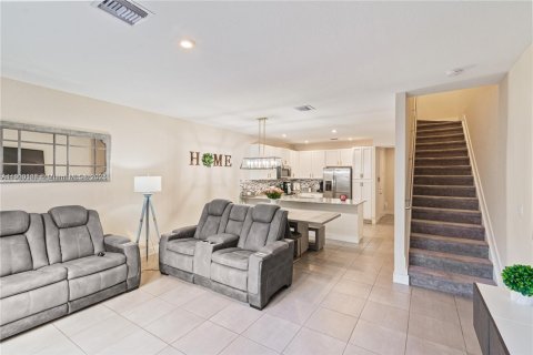Townhouse in Homestead, Florida 3 bedrooms, 142.14 sq.m. № 1953805 - photo 20