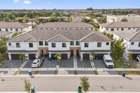 Townhouse in Homestead, Florida 3 bedrooms, 142.14 sq.m. № 1953805 - photo 3