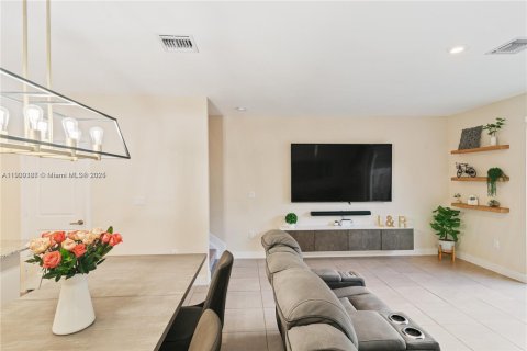 Townhouse in Homestead, Florida 3 bedrooms, 142.14 sq.m. № 1953805 - photo 14