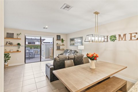 Townhouse in Homestead, Florida 3 bedrooms, 142.14 sq.m. № 1953805 - photo 13