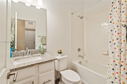 Townhouse in Homestead, Florida 3 bedrooms, 142.14 sq.m. № 1953805 - photo 23