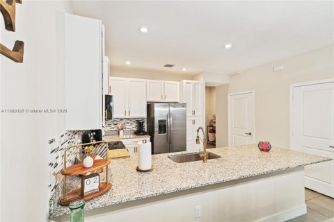 Townhouse in Homestead, Florida 3 bedrooms, 142.14 sq.m. № 1953805 - photo 12