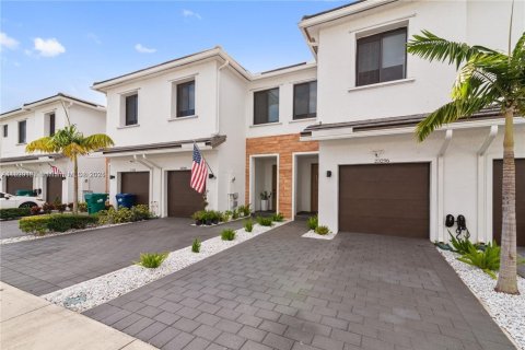 Townhouse in Homestead, Florida 3 bedrooms, 142.14 sq.m. № 1953805 - photo 2