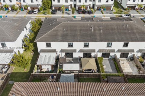 Townhouse in Homestead, Florida 3 bedrooms, 142.14 sq.m. № 1953805 - photo 4