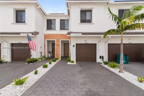 Townhouse in Homestead, Florida 3 bedrooms, 142.14 sq.m. № 1953805 - photo 1