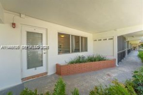 Condominio en alquiler en North Miami Beach, Florida, 1 dormitorio, 60.2 m2 № 2027067 - foto 4