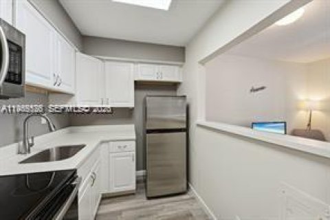 Condominio en alquiler en North Miami Beach, Florida, 1 dormitorio, 60.2 m2 № 2027067 - foto 10