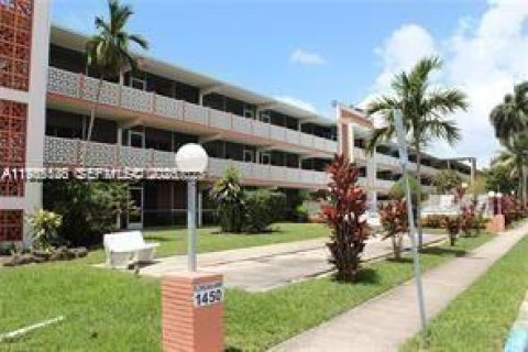 Condominio en North Miami Beach, Florida, 1 dormitorio № 2027067