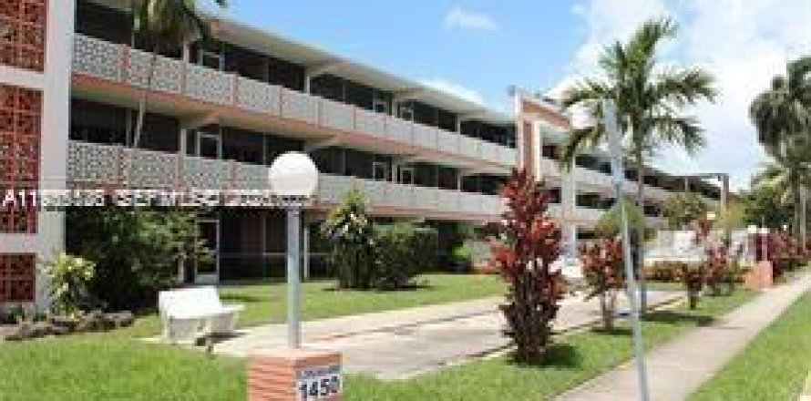 Condominio en North Miami Beach, Florida, 1 dormitorio  № 2027067