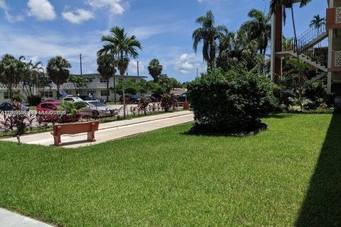 Condominio en alquiler en North Miami Beach, Florida, 1 dormitorio, 60.2 m2 № 2027067 - foto 3