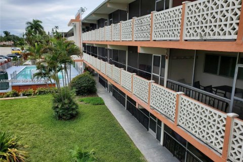 Condominio en alquiler en North Miami Beach, Florida, 1 dormitorio, 60.2 m2 № 2027067 - foto 2